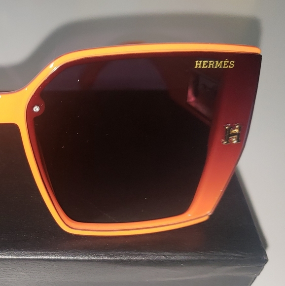 Women Sunglasses - Picture 1 of 5